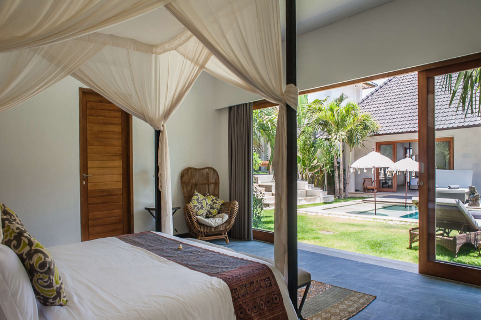Ailenizin Seminyak'ın Başlıca Gezilecek Yerlerine Yakın Lüks Bir Tatil Villası Kiraladığını Düşünün, Villa Bali 2073