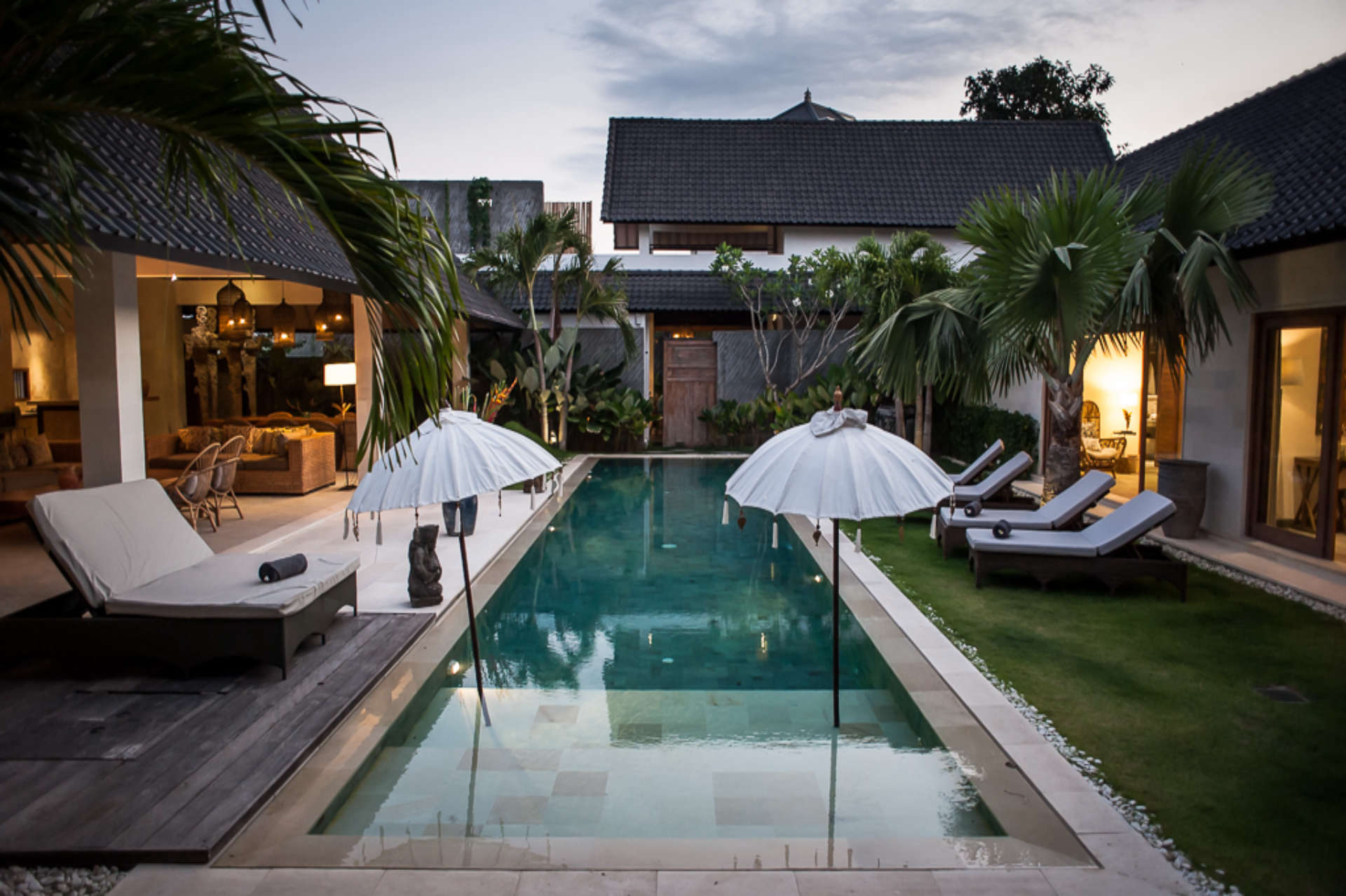 Ailenizin Seminyak'ın Başlıca Gezilecek Yerlerine Yakın Lüks Bir Tatil Villası Kiraladığını Düşünün, Villa Bali 2073