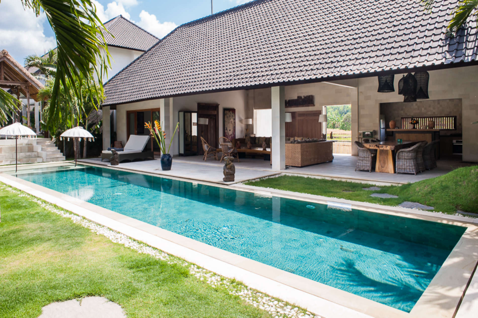 Ailenizin Seminyak'ın Başlıca Gezilecek Yerlerine Yakın Lüks Bir Tatil Villası Kiraladığını Düşünün, Villa Bali 2073
