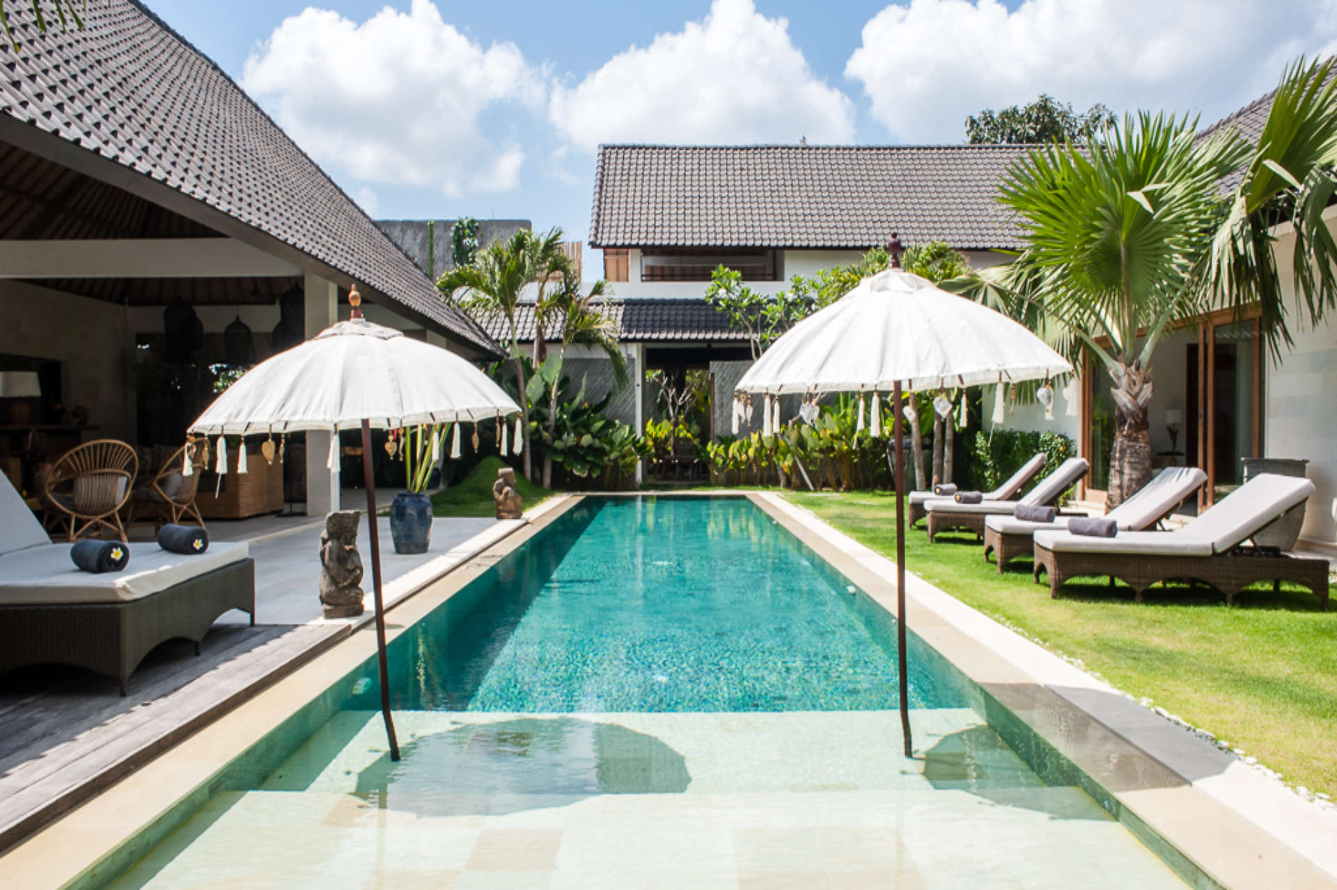 Ailenizin Seminyak'ın Başlıca Gezilecek Yerlerine Yakın Lüks Bir Tatil Villası Kiraladığını Düşünün, Villa Bali 2073