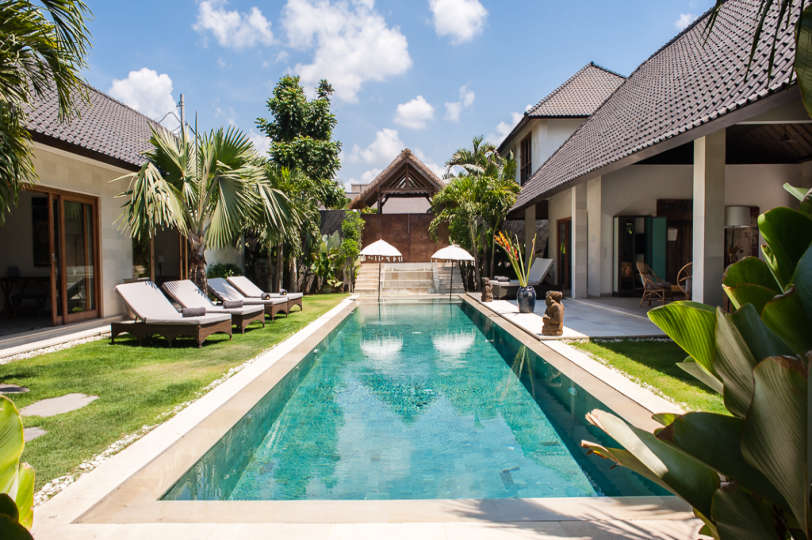 Ailenizin Seminyak'ın Başlıca Gezilecek Yerlerine Yakın Lüks Bir Tatil Villası Kiraladığını Düşünün, Villa Bali 2073, Seminyak, Indonesia