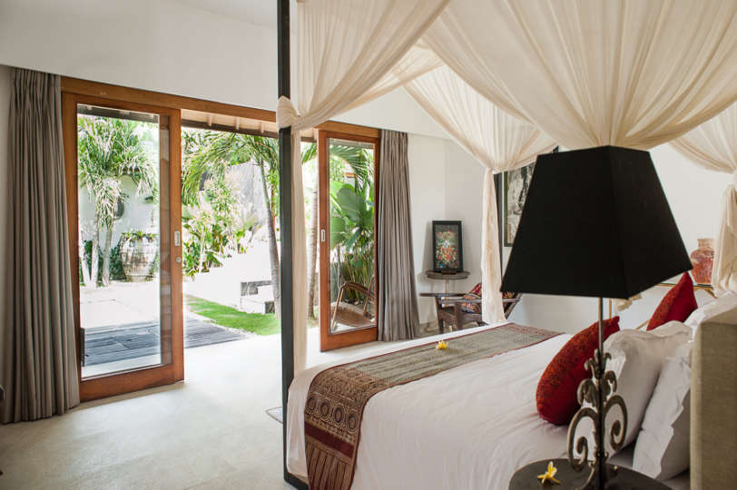 Ailenizin Seminyak'ın Başlıca Gezilecek Yerlerine Yakın Lüks Bir Tatil Villası Kiraladığını Düşünün, Villa Bali 2073