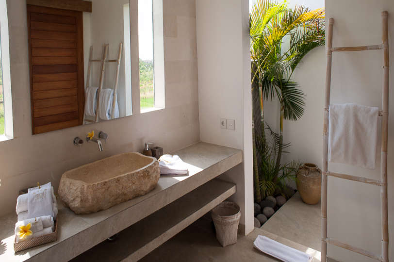 Ailenizin Seminyak'ın Başlıca Gezilecek Yerlerine Yakın Lüks Bir Tatil Villası Kiraladığını Düşünün, Villa Bali 2073