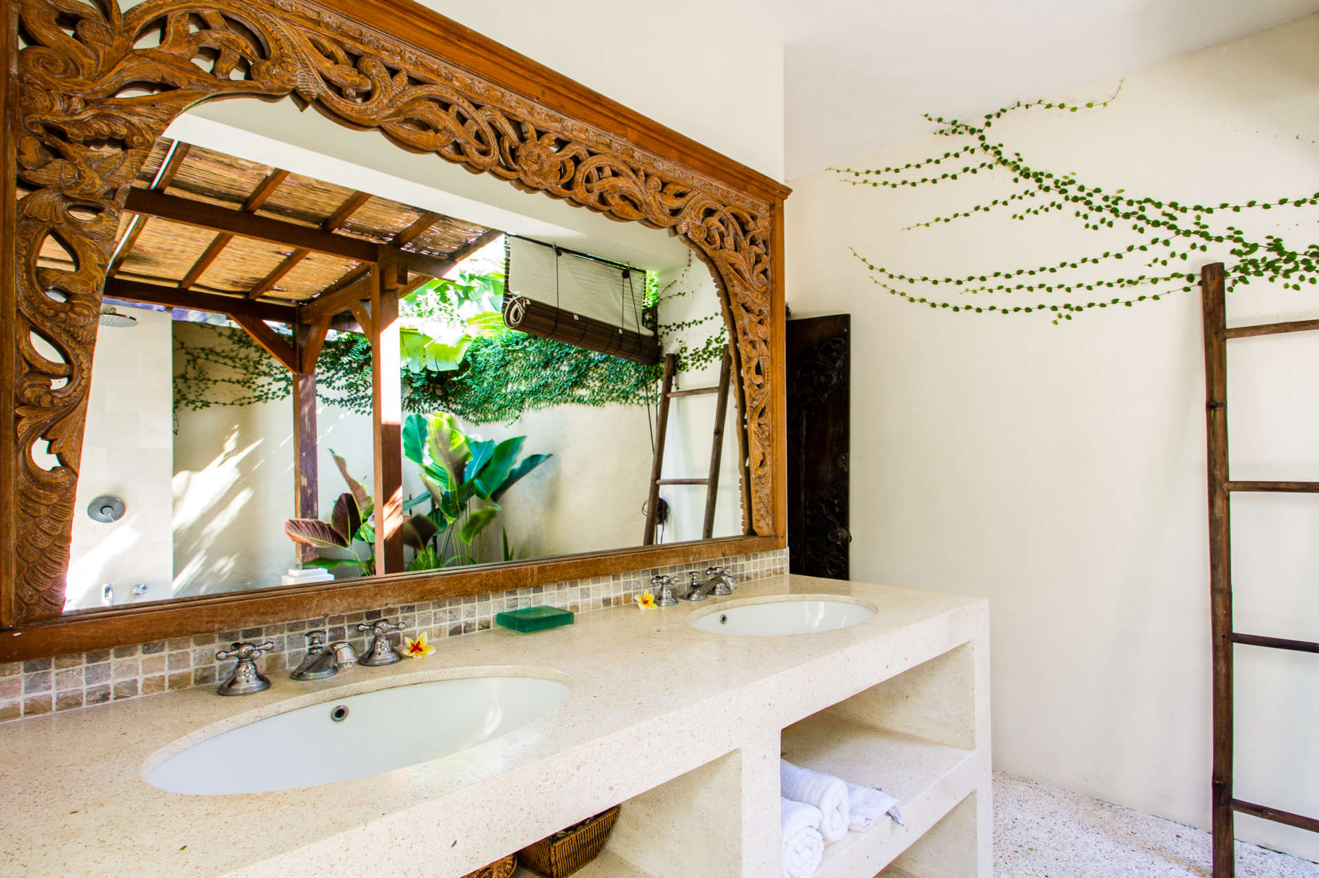 Bali'de Sahile Yakın Lüks Villa Kiralama, Bali Villa 2074