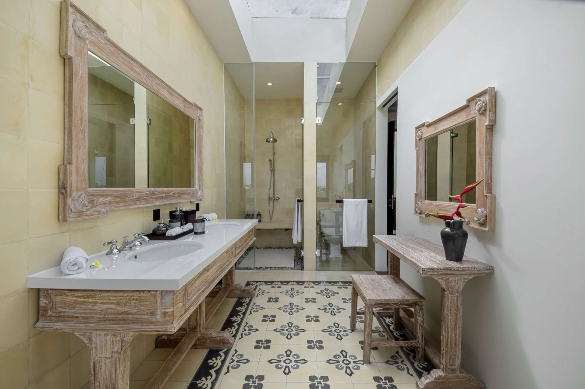 Umalas'ta Mükemmel Bir Konumda Güzel 5 Yıldızlı Tatil Villası, Tarihlerinizi Garantilemek İçin Erken Rezervasyon Yapın, Villa Bali 2076