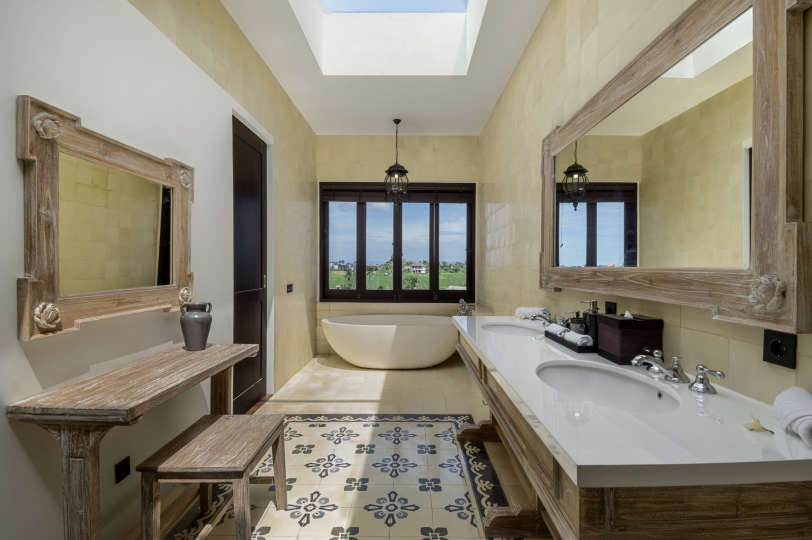 Umalas'ta Mükemmel Bir Konumda Güzel 5 Yıldızlı Tatil Villası, Tarihlerinizi Garantilemek İçin Erken Rezervasyon Yapın, Villa Bali 2076