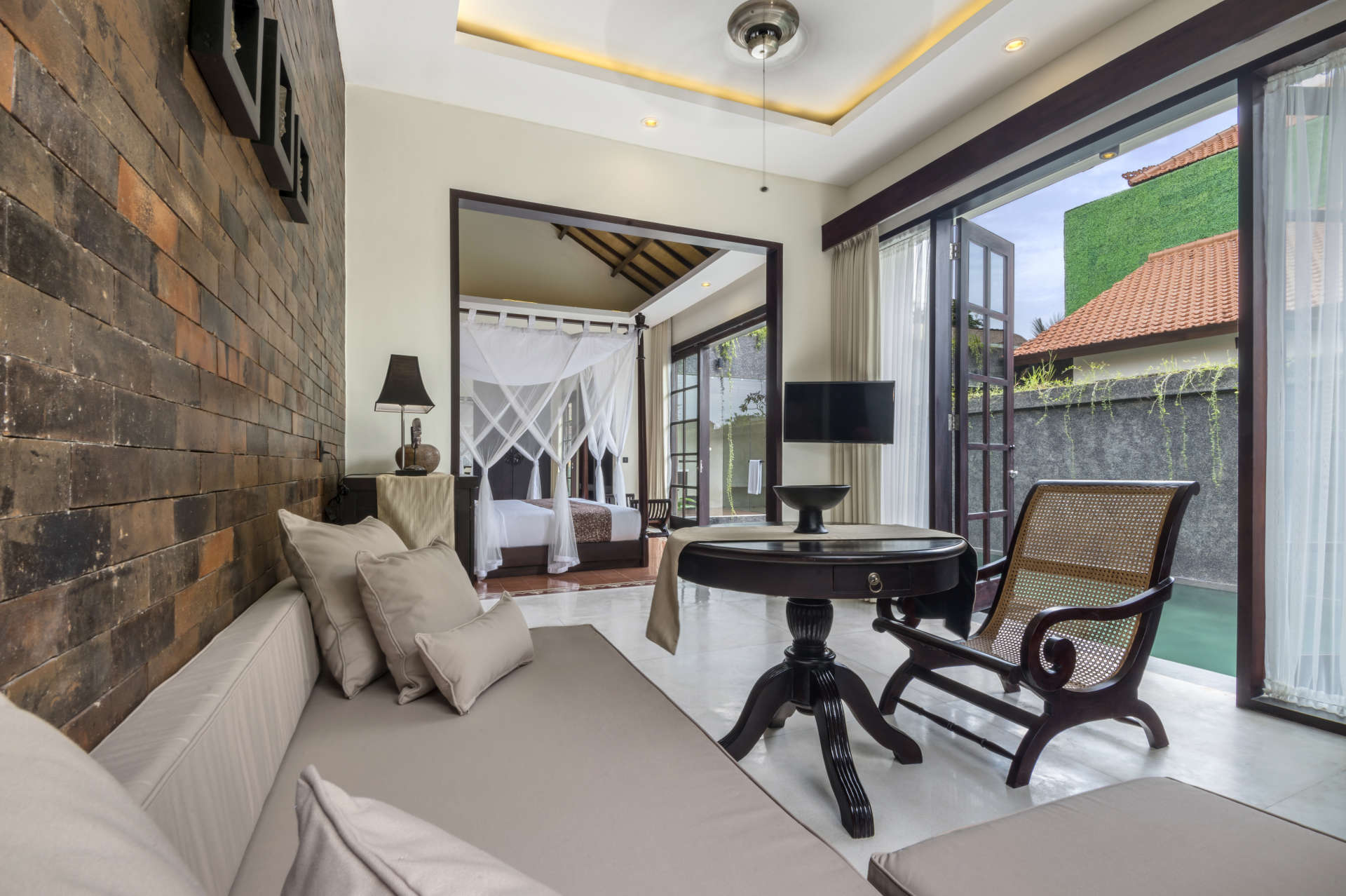Umalas'ta Özel Havuzlu ve Tam Kadrolu Özel Tatil Villanızı Kiralamak İçin Eksiksiz Kılavuz, Villa Bali 2079