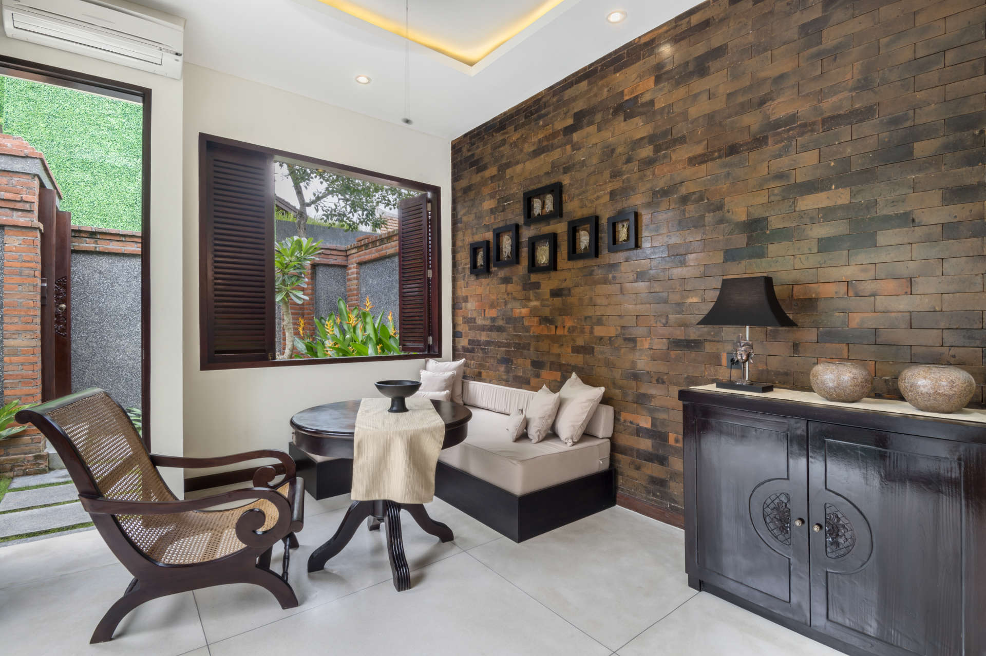 Umalas'ta Özel Havuzlu ve Tam Kadrolu Özel Tatil Villanızı Kiralamak İçin Eksiksiz Kılavuz, Villa Bali 2079