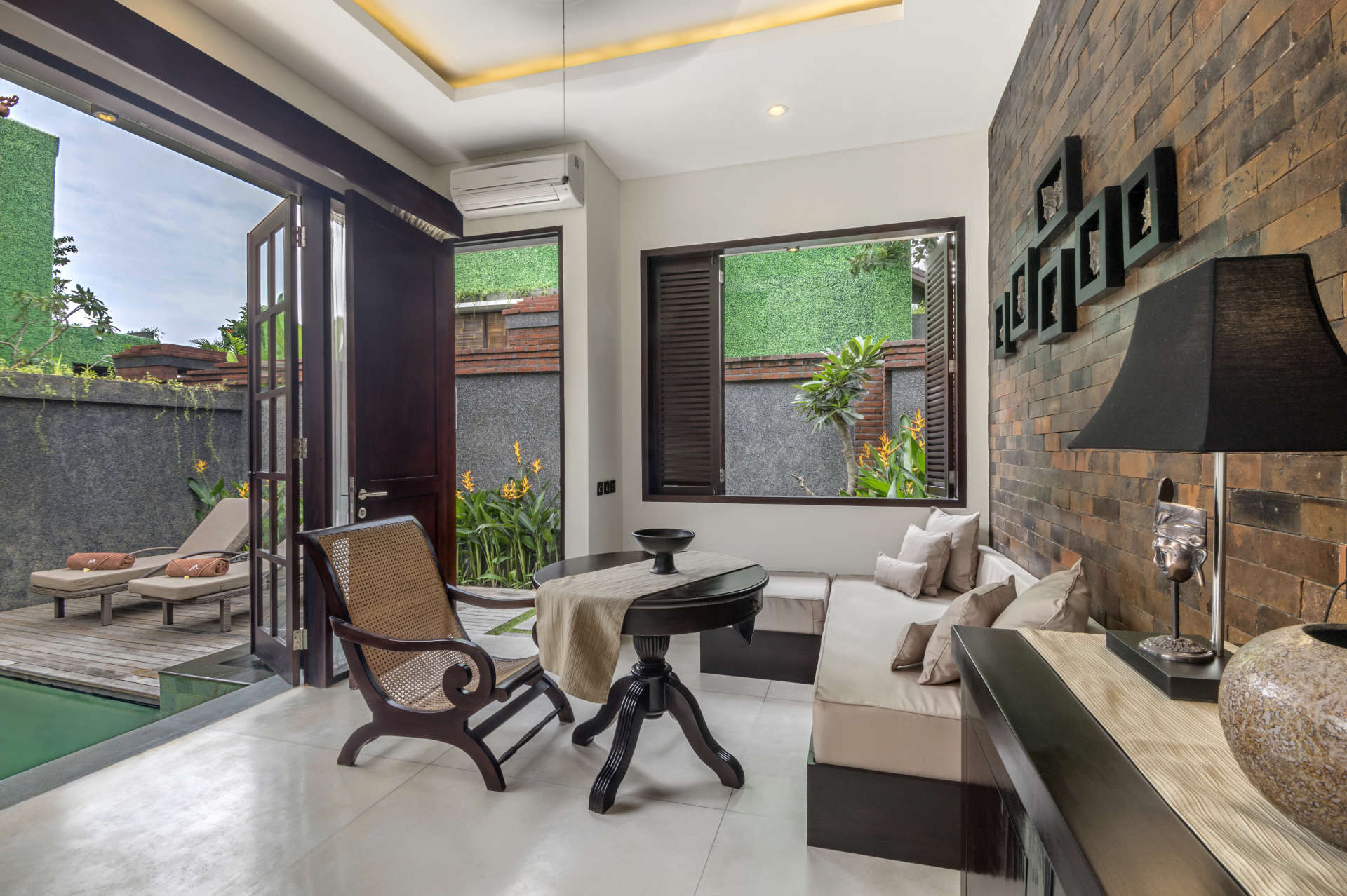 Umalas'ta Özel Havuzlu ve Tam Kadrolu Özel Tatil Villanızı Kiralamak İçin Eksiksiz Kılavuz, Villa Bali 2079