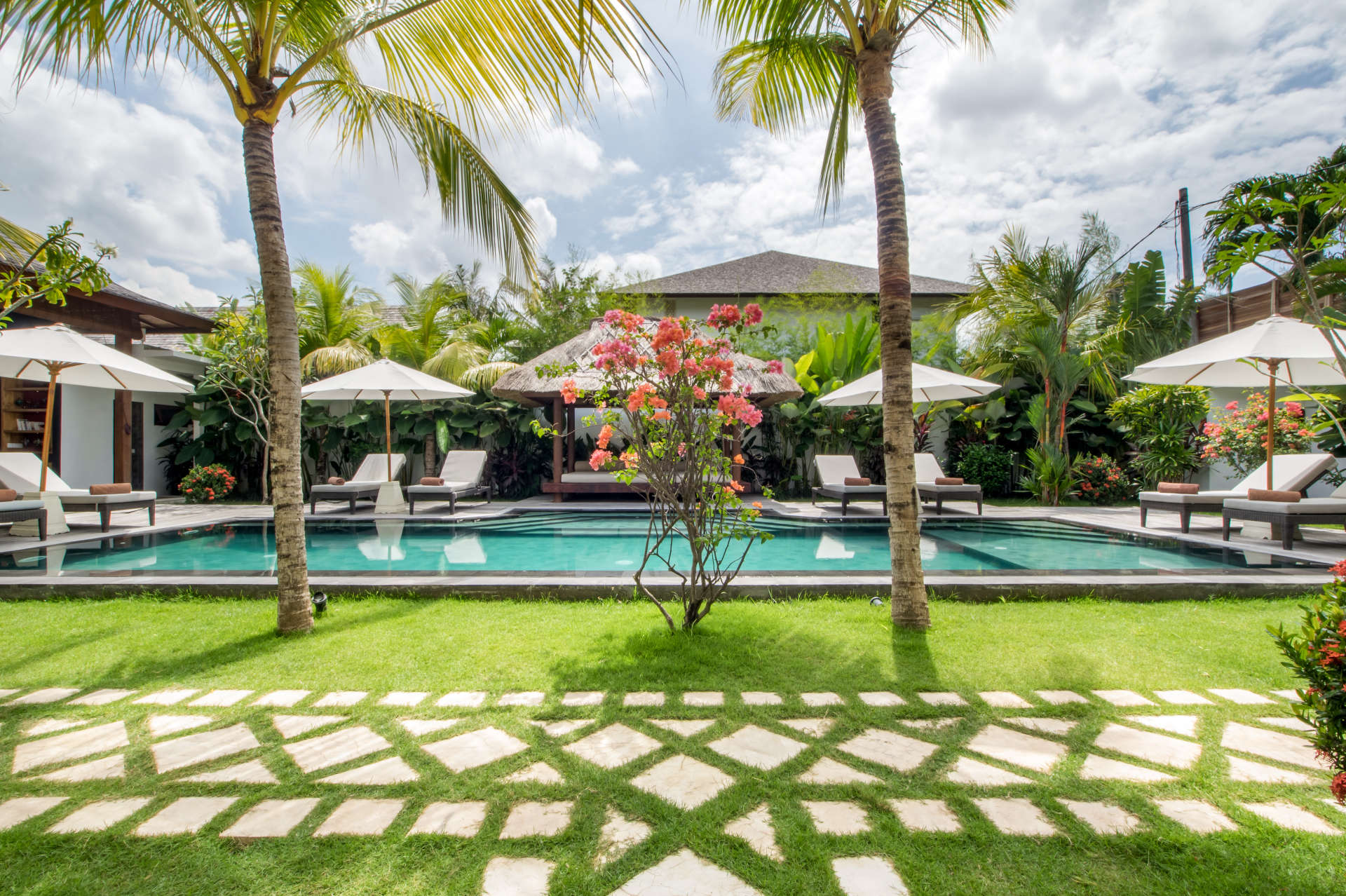 Seminyak'ta Özel Havuzlu Bu Lüks 12 Yatak Odalı Tatil Villasına Bayılacaksınız, Villa Bali 2081