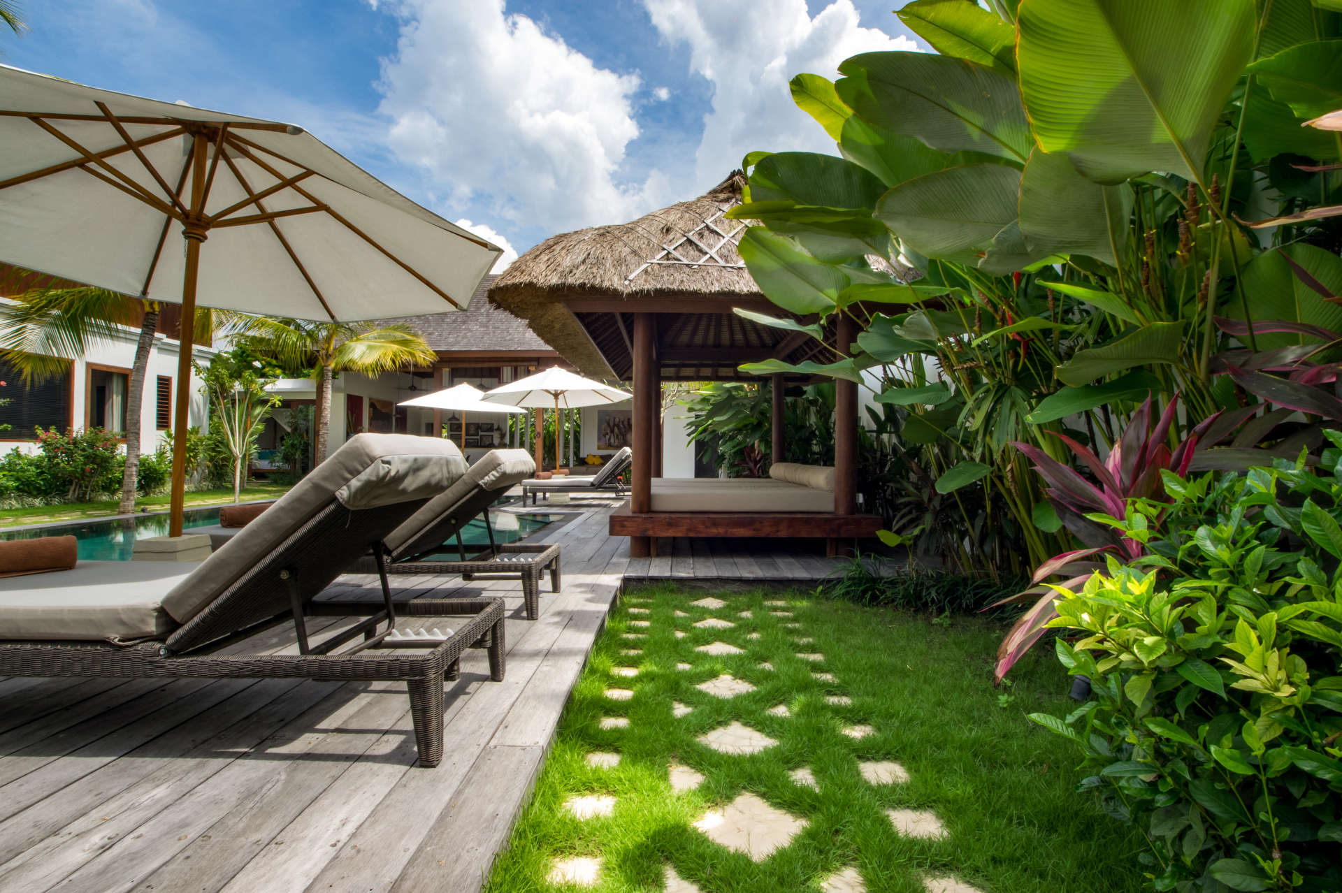 Seminyak'ta Özel Havuzlu Bu Lüks 12 Yatak Odalı Tatil Villasına Bayılacaksınız, Villa Bali 2081