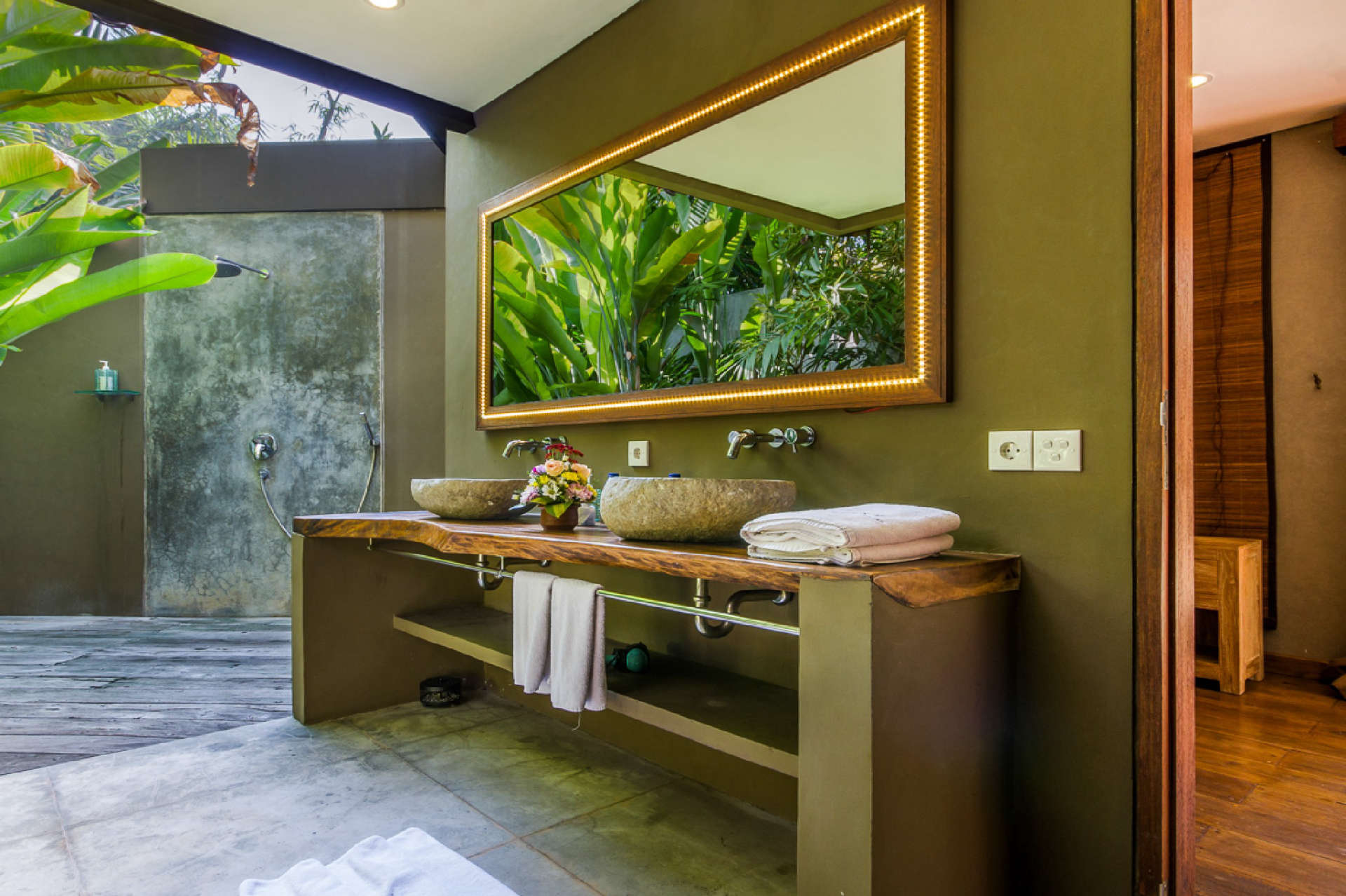 Bali'de Sahile Yakın Lüks Villa Kiralama, Bali Villa 2086