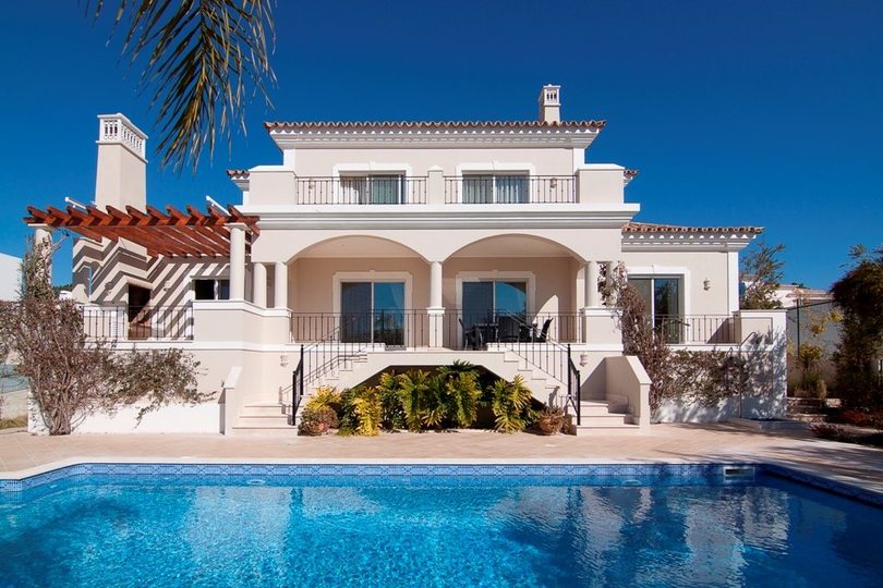 Faro, Vale Do Lobo'daki güzel villanızda (Villa 1001) özel havuzunuzun kenarında dinlendiğinizi hayal edin.