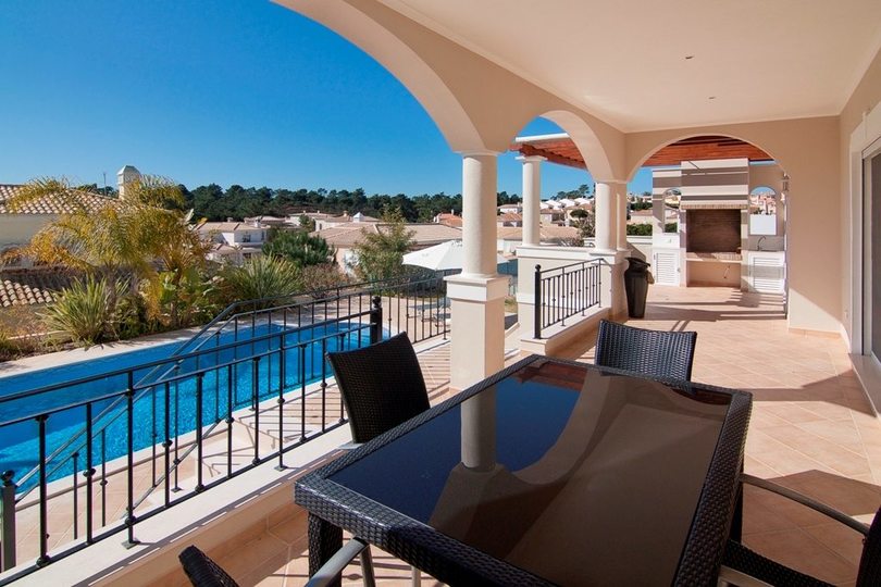 Faro, Vale Do Lobo'daki güzel villanızda (Villa 1001) özel havuzunuzun kenarında dinlendiğinizi hayal edin.