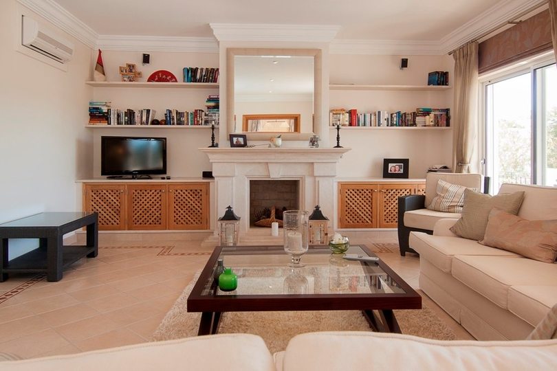 Faro, Vale Do Lobo'daki güzel villanızda (Villa 1001) özel havuzunuzun kenarında dinlendiğinizi hayal edin.