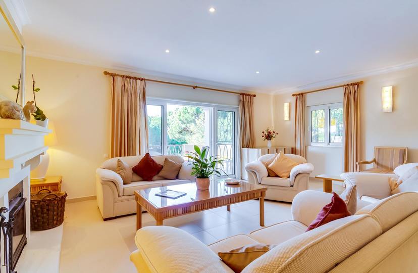 Aileniz Vale Do Lobo Resort, Algarve Villa 1050'deki Lüks Özel Villanızdaki Özel Havuza Bayılacak