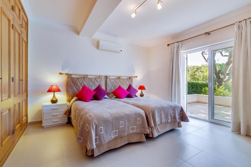 Aileniz Vale Do Lobo Resort, Algarve Villa 1050'deki Lüks Özel Villanızdaki Özel Havuza Bayılacak