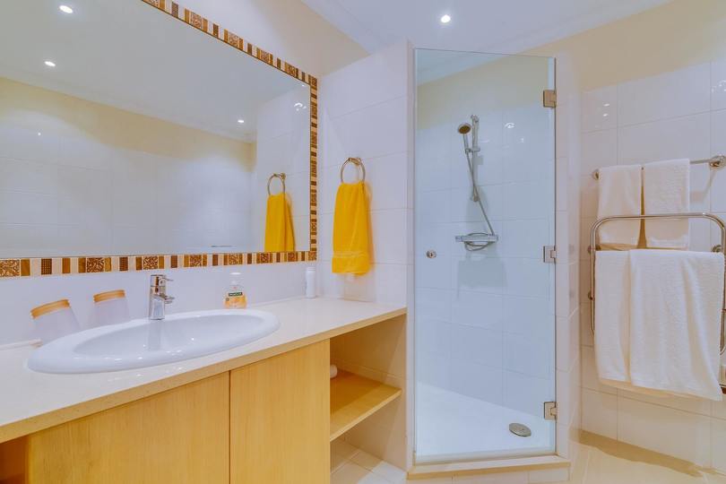 Aileniz Vale Do Lobo Resort, Algarve Villa 1050'deki Lüks Özel Villanızdaki Özel Havuza Bayılacak
