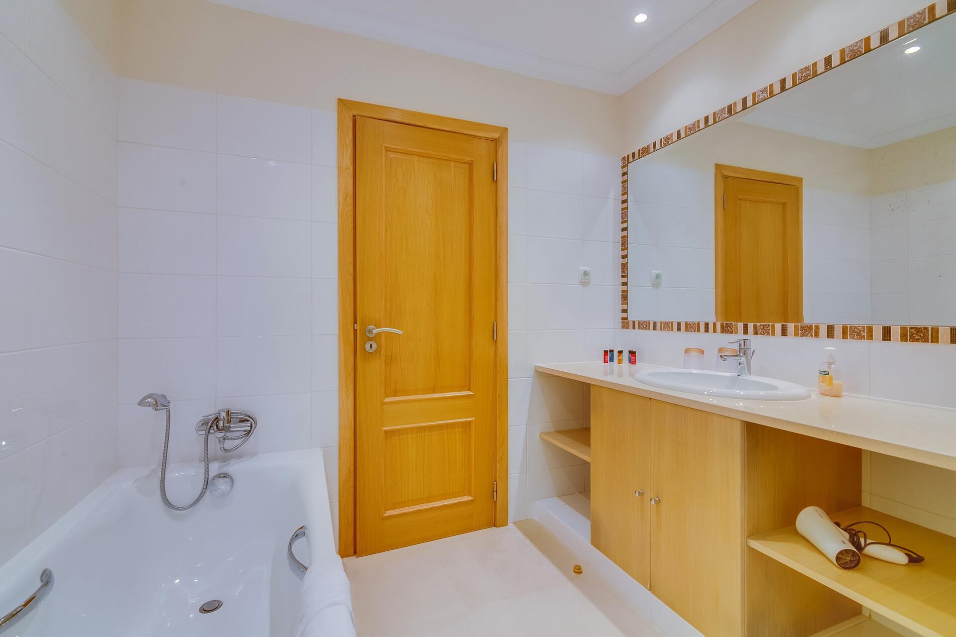 Aileniz Vale Do Lobo Resort, Algarve Villa 1050'deki Lüks Özel Villanızdaki Özel Havuza Bayılacak