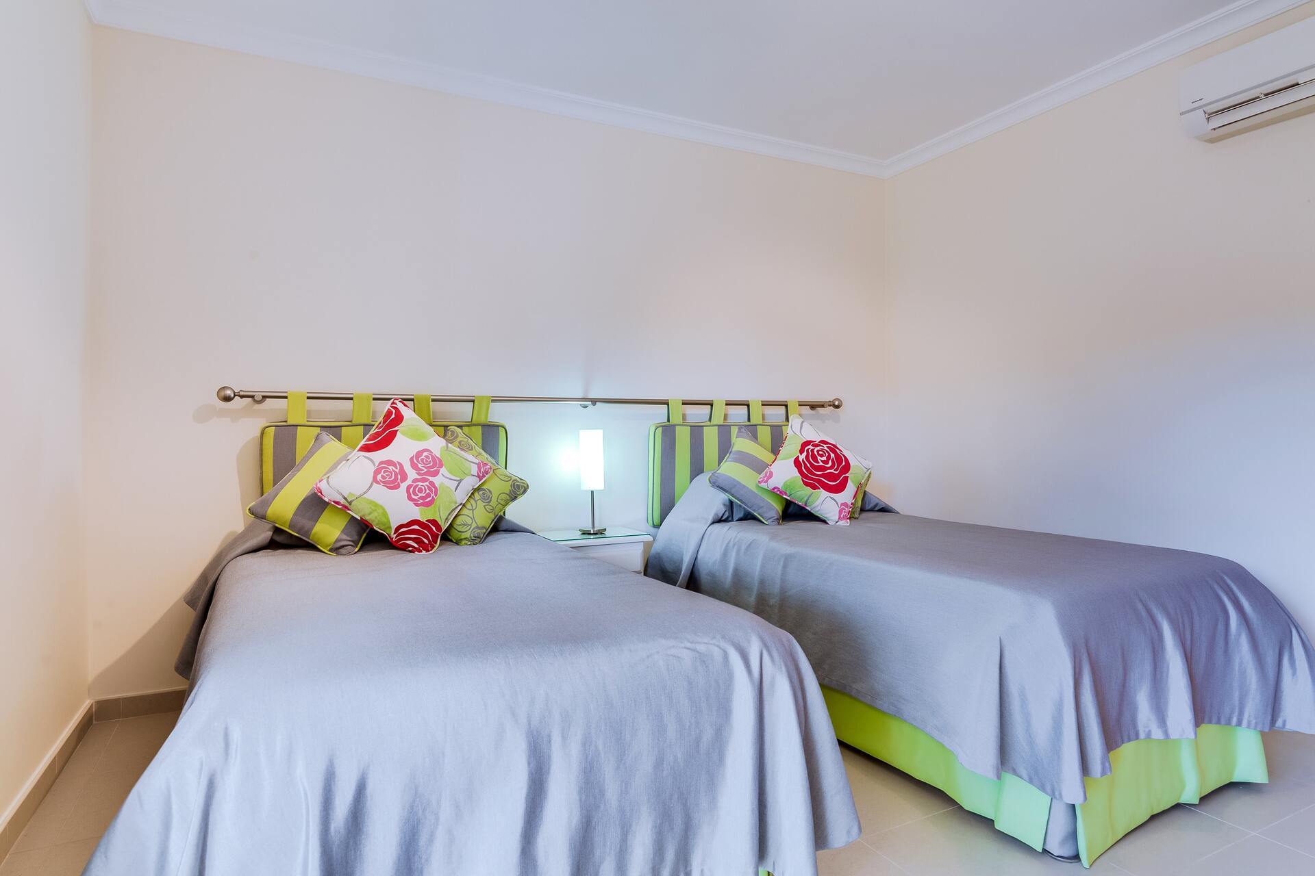 Aileniz Vale Do Lobo Resort, Algarve Villa 1050'deki Lüks Özel Villanızdaki Özel Havuza Bayılacak