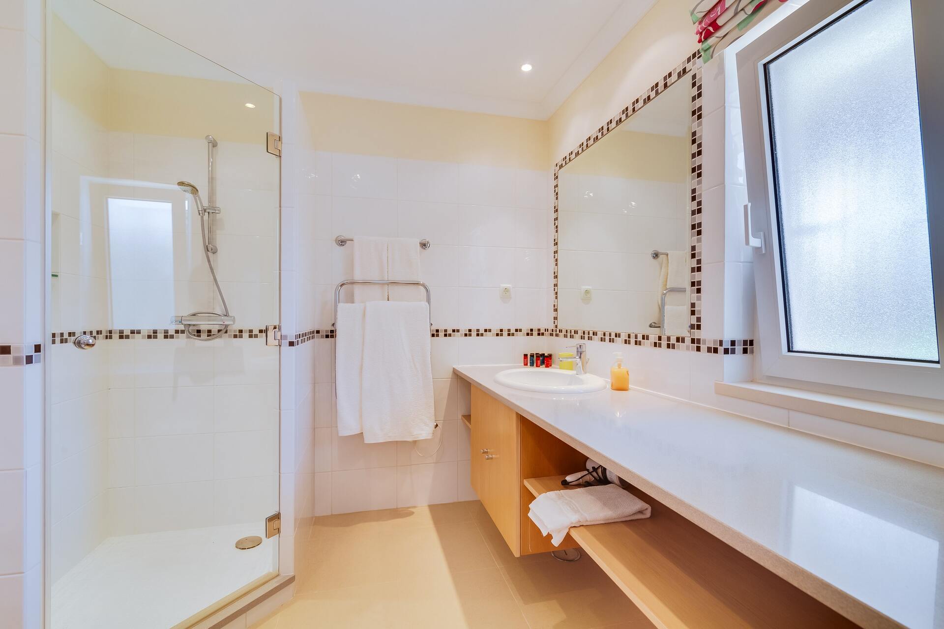 Aileniz Vale Do Lobo Resort, Algarve Villa 1050'deki Lüks Özel Villanızdaki Özel Havuza Bayılacak