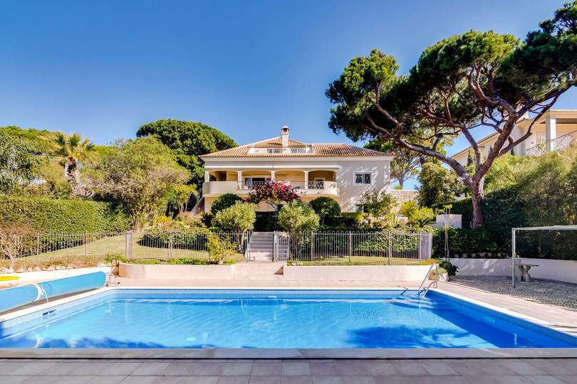 Aileniz Vale Do Lobo Resort, Algarve Villa 1050'deki Lüks Özel Villanızdaki Özel Havuza Bayılacak