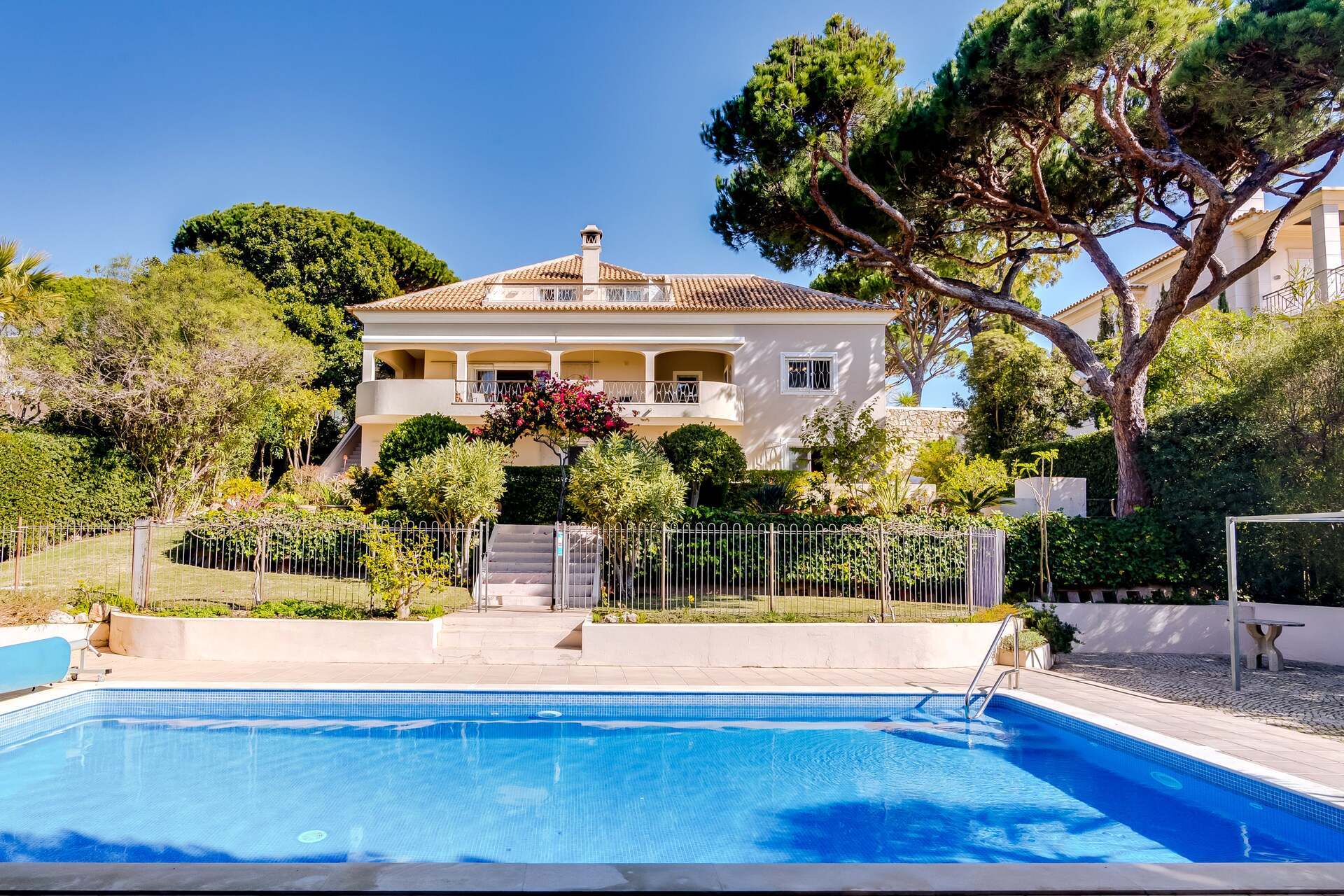 Aileniz Vale Do Lobo Resort, Algarve Villa 1050'deki Lüks Özel Villanızdaki Özel Havuza Bayılacak