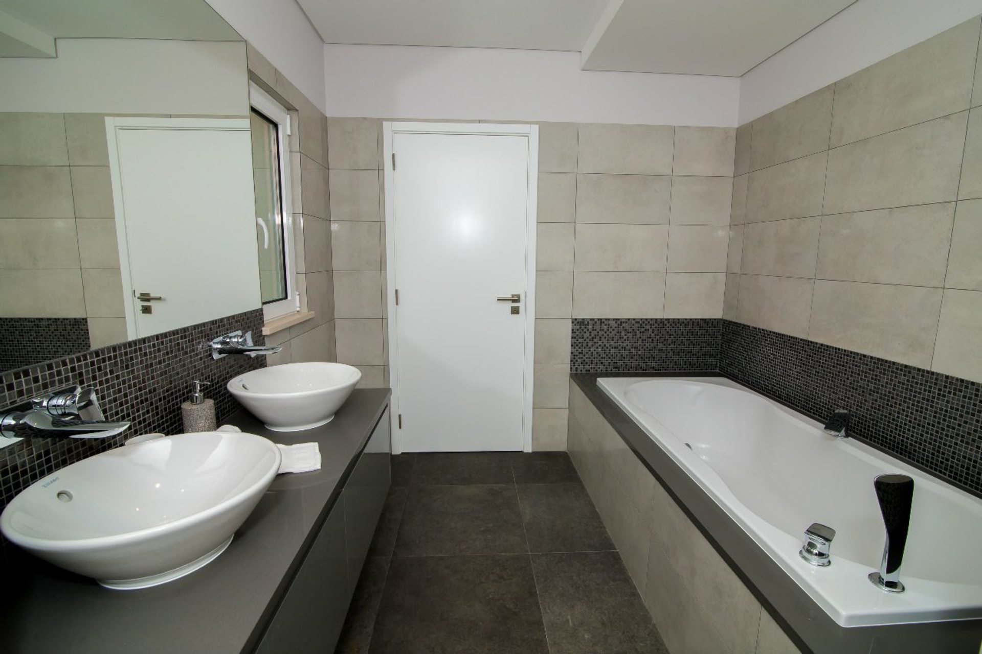 Faro, Vale Do Lobo'daki güzel villanızda (Villa 1053) özel havuzunuzun kenarında dinlendiğinizi hayal edin.
