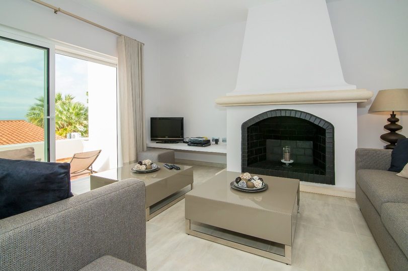 Faro, Vale Do Lobo'daki güzel villanızda (Villa 1053) özel havuzunuzun kenarında dinlendiğinizi hayal edin.