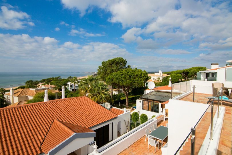 Faro, Vale Do Lobo'daki güzel villanızda (Villa 1053) özel havuzunuzun kenarında dinlendiğinizi hayal edin.