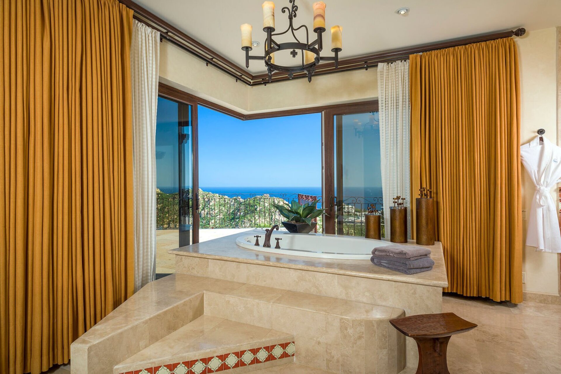 Hayalinizdeki Cabo San Lucas Tatil Villasını Kiralayın ve 2 Özel Havuzunuzdan Biri olan Cabo San Lucas Villa 1005'in Yanında Dinlenmeyi Dört gözle Bekleyin