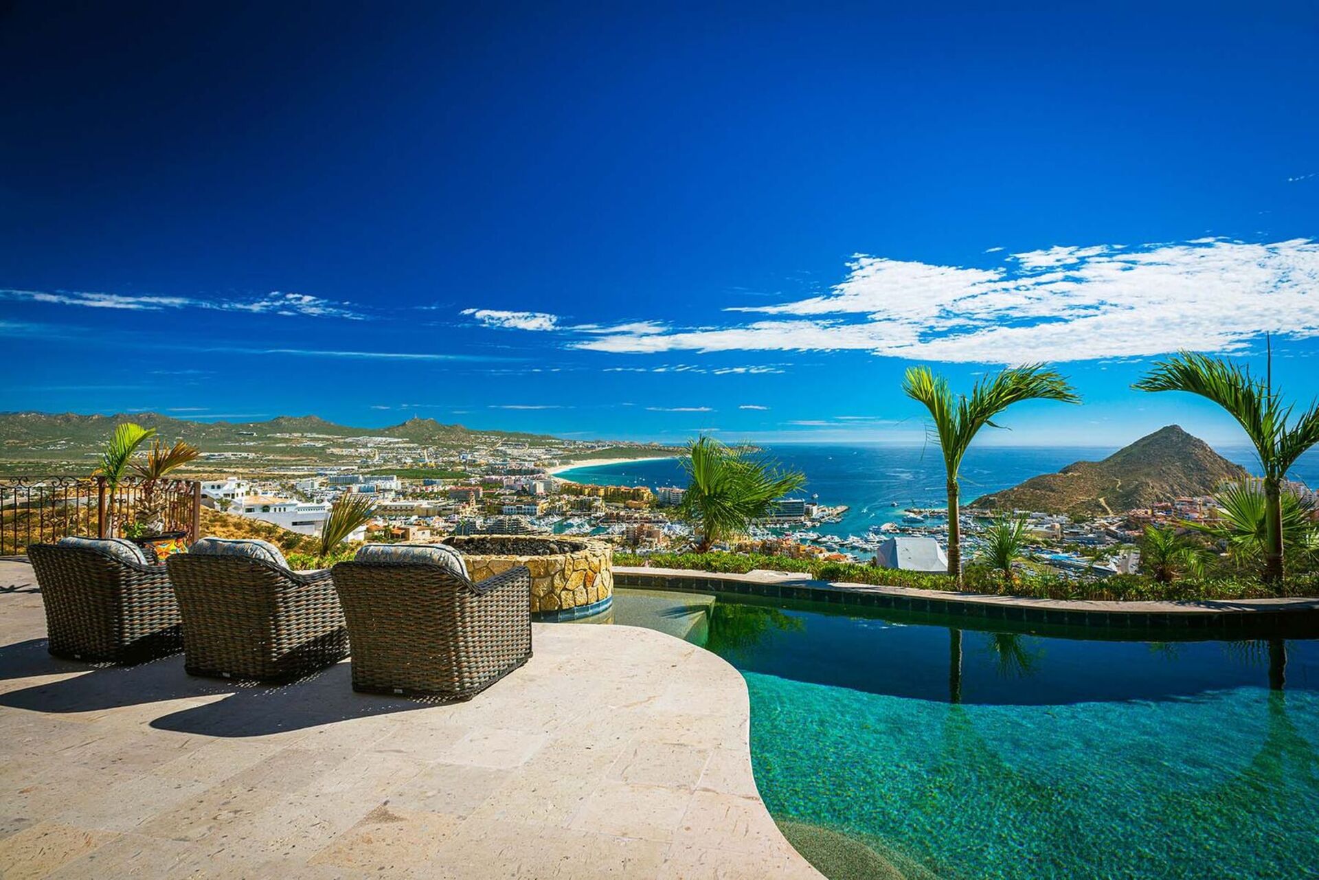 Hayalinizdeki Cabo San Lucas Tatil Villasını Kiralayın ve 2 Özel Havuzunuzdan Biri olan Cabo San Lucas Villa 1005'in Yanında Dinlenmeyi Dört gözle Bekleyin