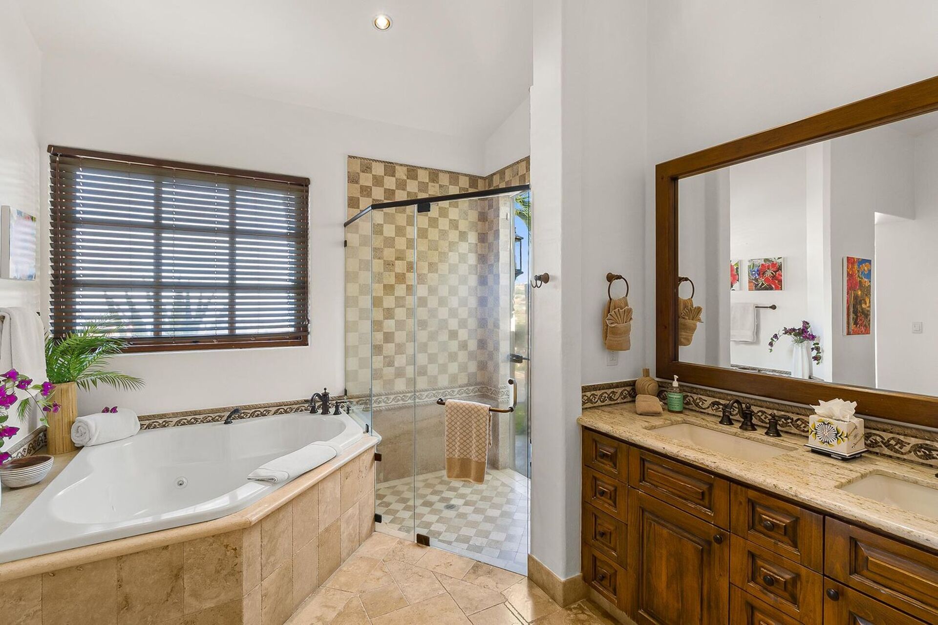 San José'de Lüks 5 Yıldızlı Villa: Havuz ve Plaj Keyfi!