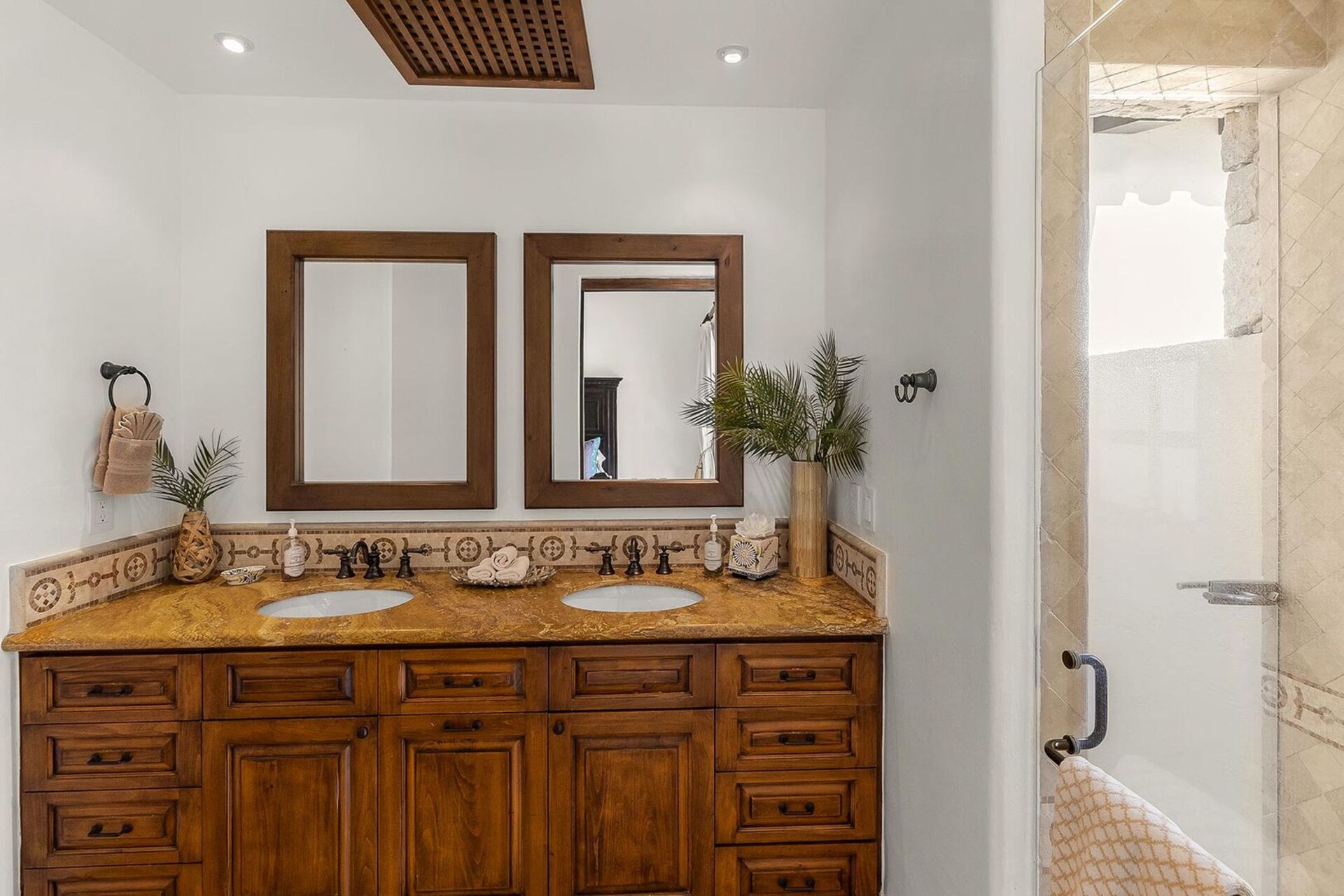 San José'de Lüks 5 Yıldızlı Villa: Havuz ve Plaj Keyfi!