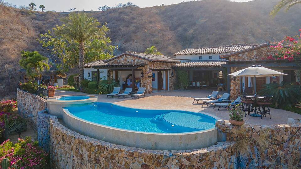 San José'de Lüks 5 Yıldızlı Villa: Havuz ve Plaj Keyfi!