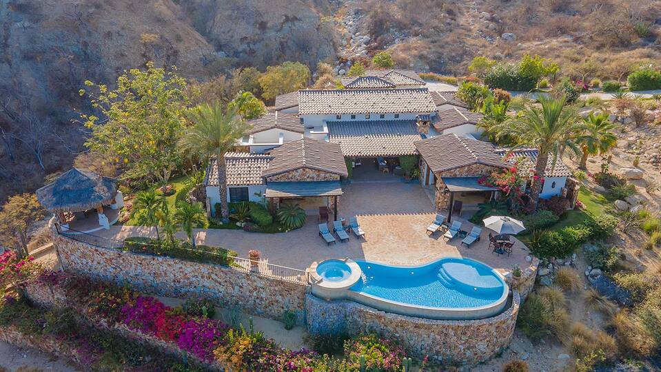 San José'de Lüks 5 Yıldızlı Villa: Havuz ve Plaj Keyfi!