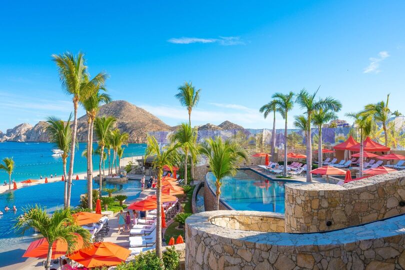 Cabo San Lucas Villa 1028'de, özel havuzunuzun kenarında en sevdiğiniz kitabı okuyarak rahatladığınızı hayal edin.