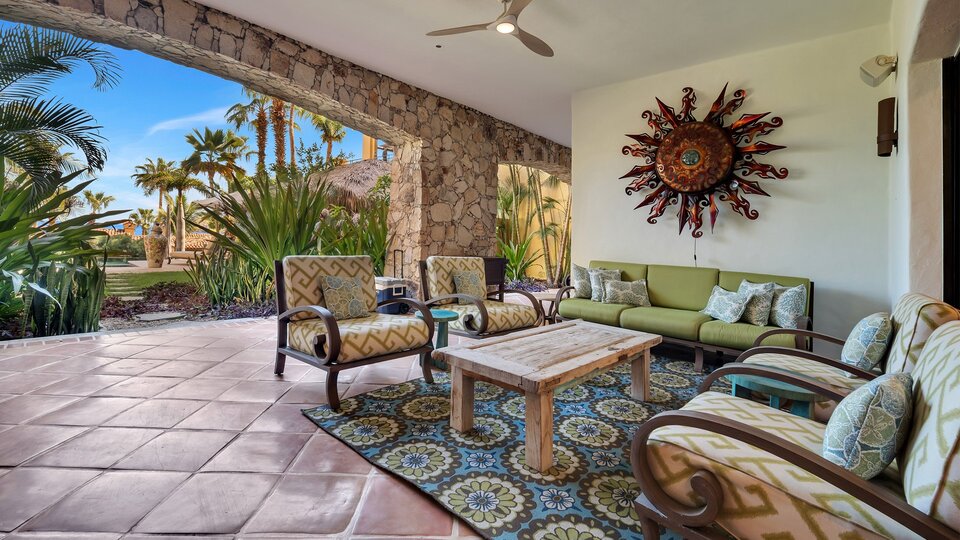 Cabo San Lucas Villa 1028'de, özel havuzunuzun kenarında en sevdiğiniz kitabı okuyarak rahatladığınızı hayal edin.