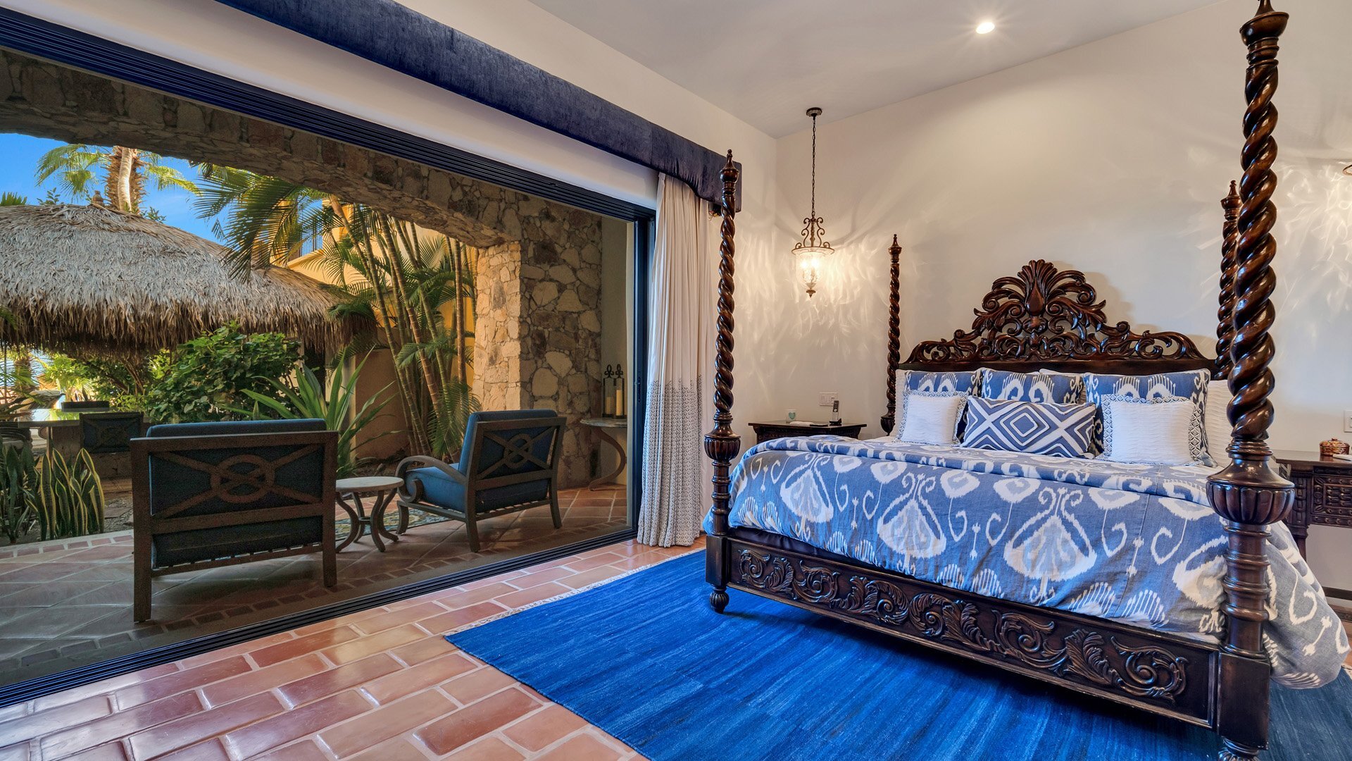 Cabo San Lucas Villa 1028'de, özel havuzunuzun kenarında en sevdiğiniz kitabı okuyarak rahatladığınızı hayal edin.