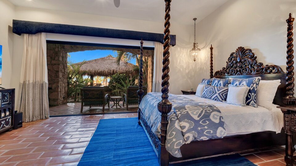 Cabo San Lucas Villa 1028'de, özel havuzunuzun kenarında en sevdiğiniz kitabı okuyarak rahatladığınızı hayal edin.