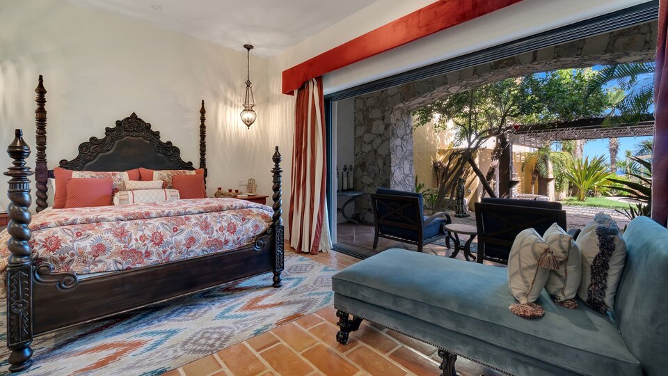 Cabo San Lucas Villa 1028'de, özel havuzunuzun kenarında en sevdiğiniz kitabı okuyarak rahatladığınızı hayal edin.