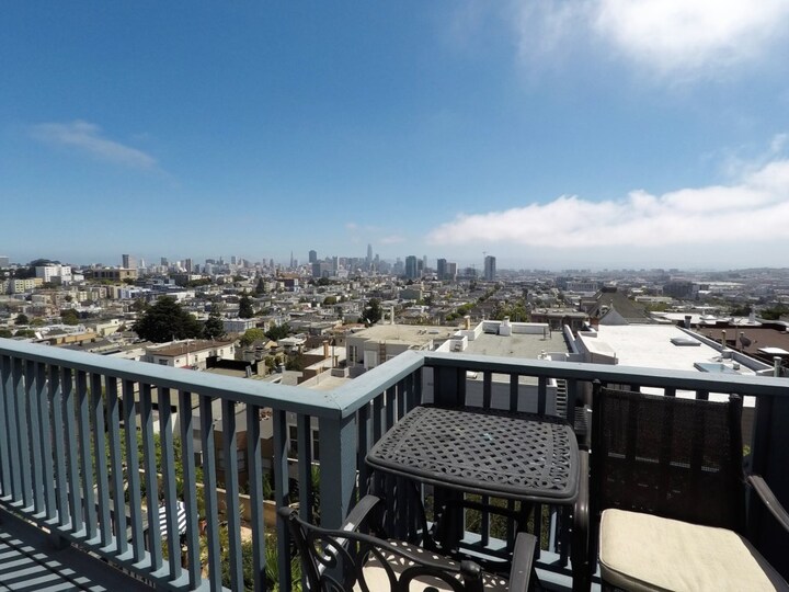 Muhteşem Manzaralara Sahip En İyi 2 Yatak Odalı Ev, San Francisco Daire 1007