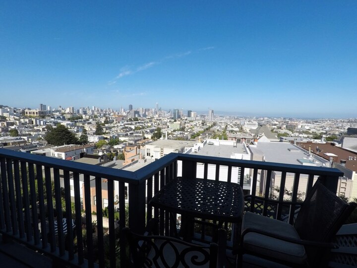 Muhteşem Manzaralara Sahip En İyi 2 Yatak Odalı Ev, San Francisco Daire 1007