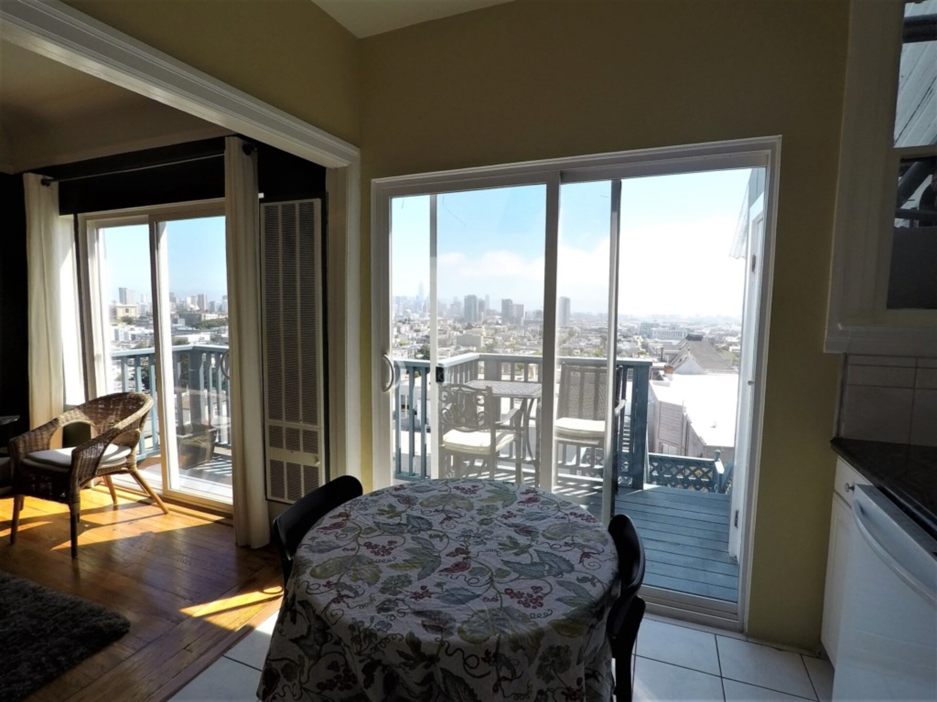 Muhteşem Manzaralara Sahip En İyi 2 Yatak Odalı Ev, San Francisco Daire 1007