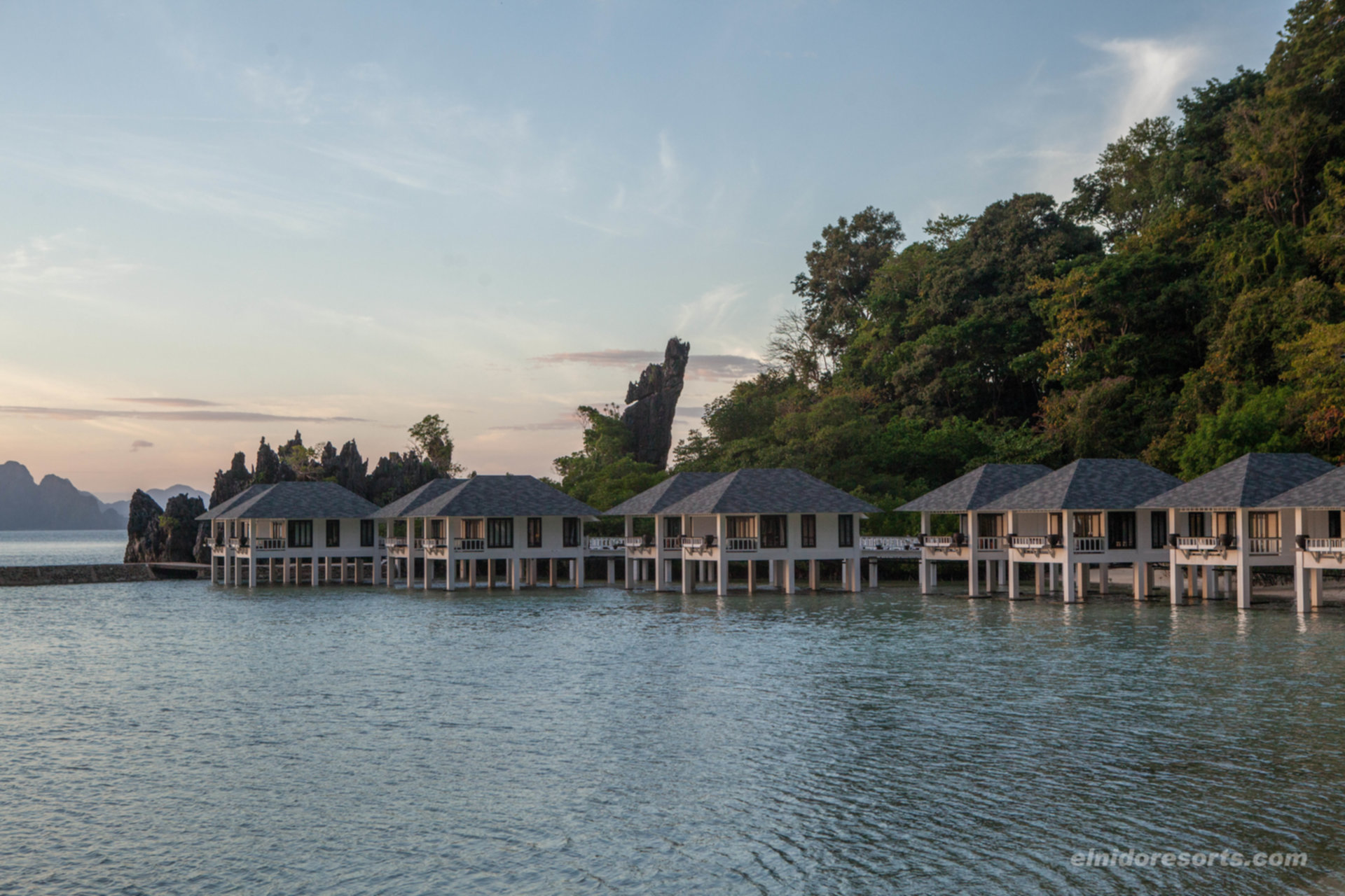 Lagen Island Resort'ta Muhteşem Manzaralara Sahip Özel Su Kır Evi, El Nido Kır Evi 1009