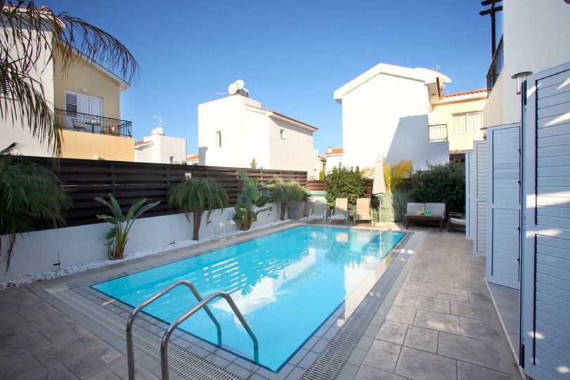 Siz ve Ailenizin Protaras, Protaras Villa 1428'deki Bu Lüks Villayı Kiraladığınızı Hayal Edin