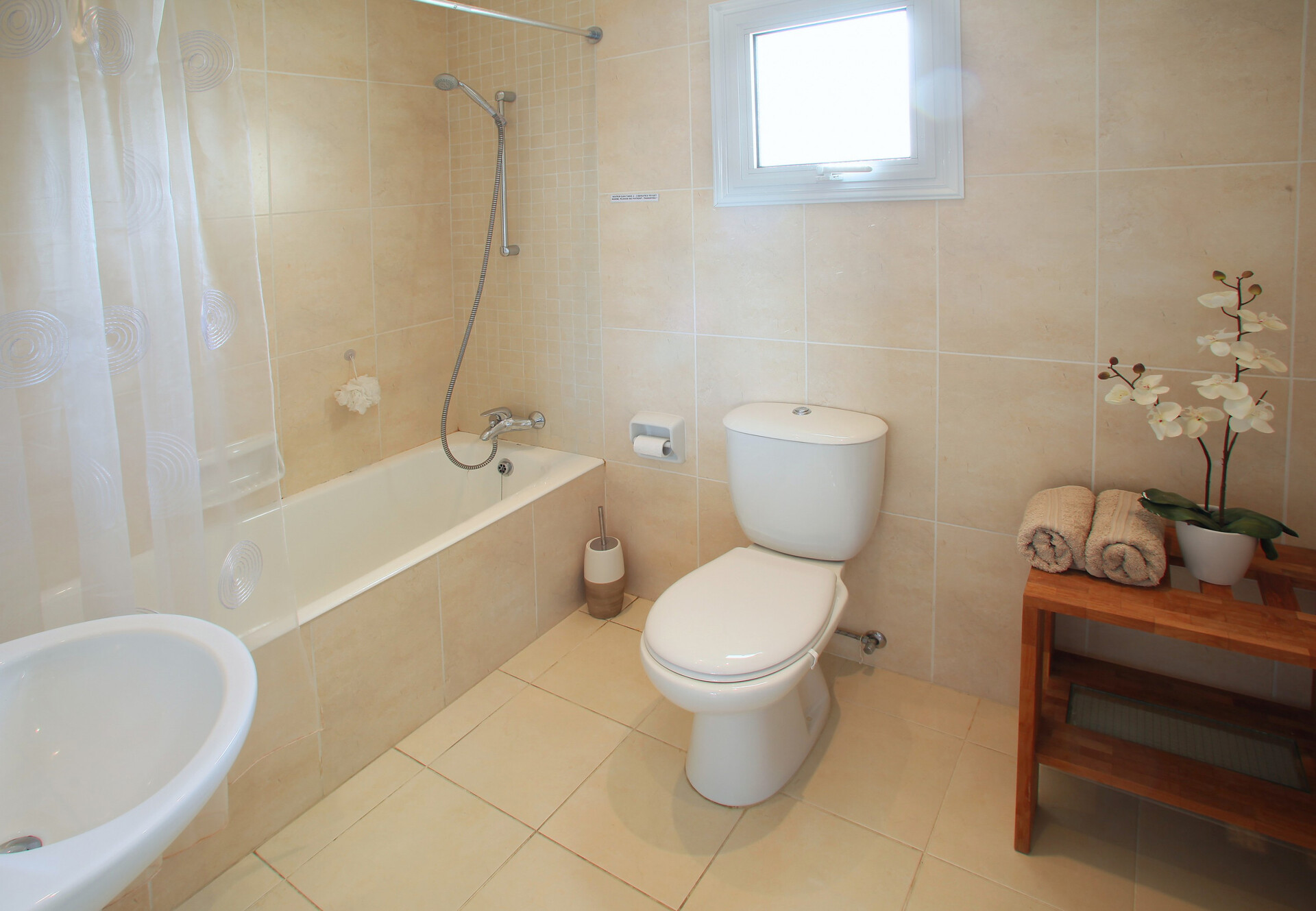 Siz ve Ailenizin Protaras, Protaras Villa 1428'deki Bu Lüks Villayı Kiraladığınızı Hayal Edin
