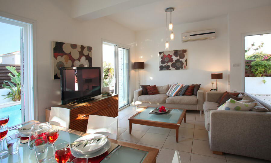 Siz ve Ailenizin Protaras, Protaras Villa 1428'deki Bu Lüks Villayı Kiraladığınızı Hayal Edin