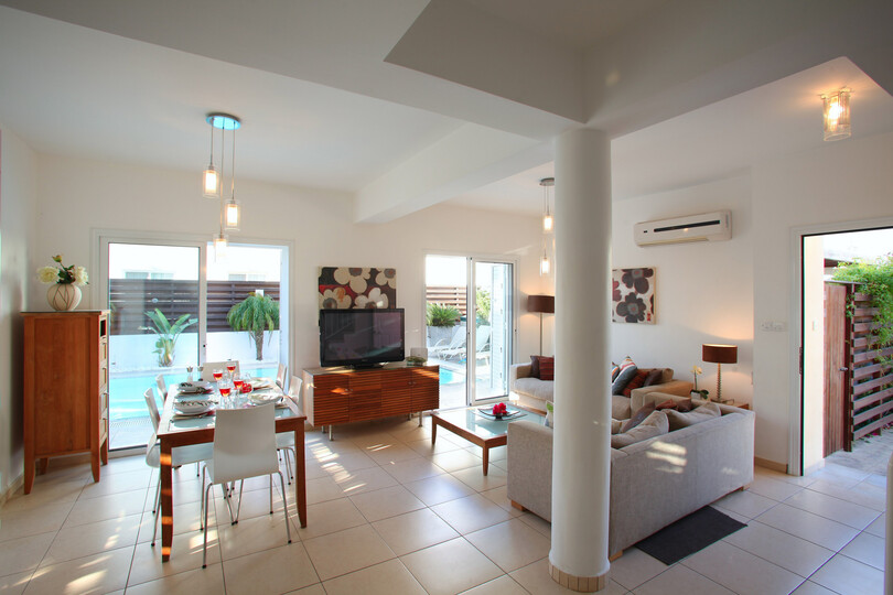 Siz ve Ailenizin Protaras, Protaras Villa 1428'deki Bu Lüks Villayı Kiraladığınızı Hayal Edin