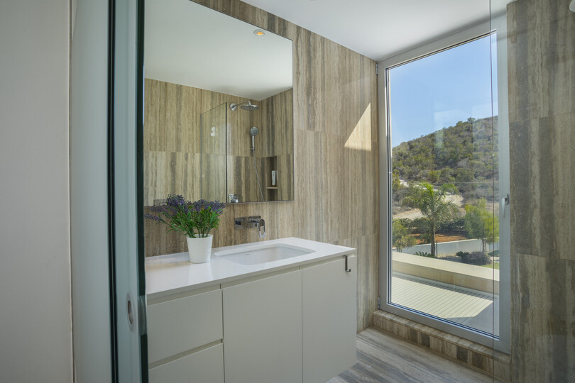 Ailenizin Bu Lüks Çağdaş Tarz Villayı Kiraladığını Hayal Edin, Protaras Villa 1429